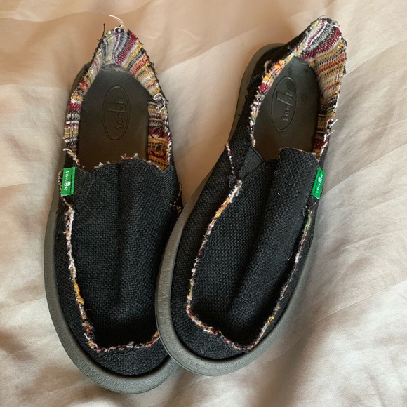 Sanuk Shoes - Black Sanuk size US 5 Sanuk Shoes - Black Sanuk size US 5